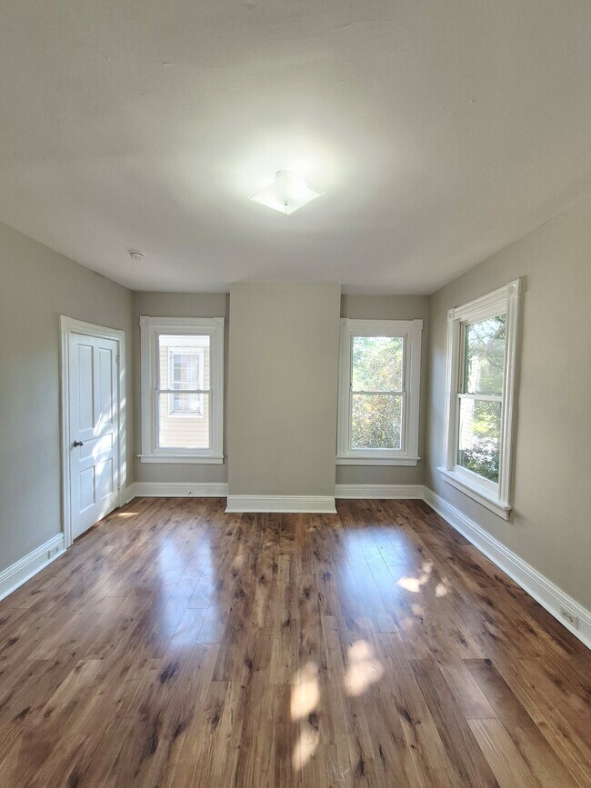 Building Photo - 3209 3rd Ave