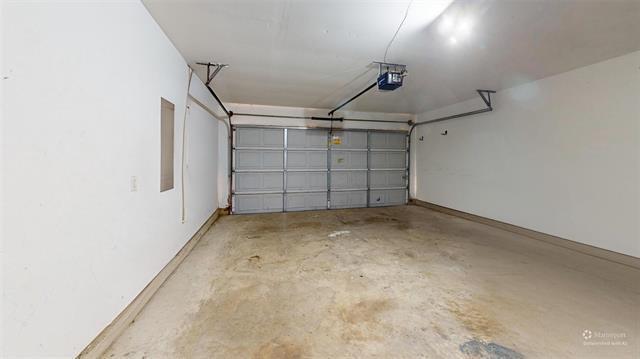 Building Photo - 9960 Thomas Jefferson Dr
