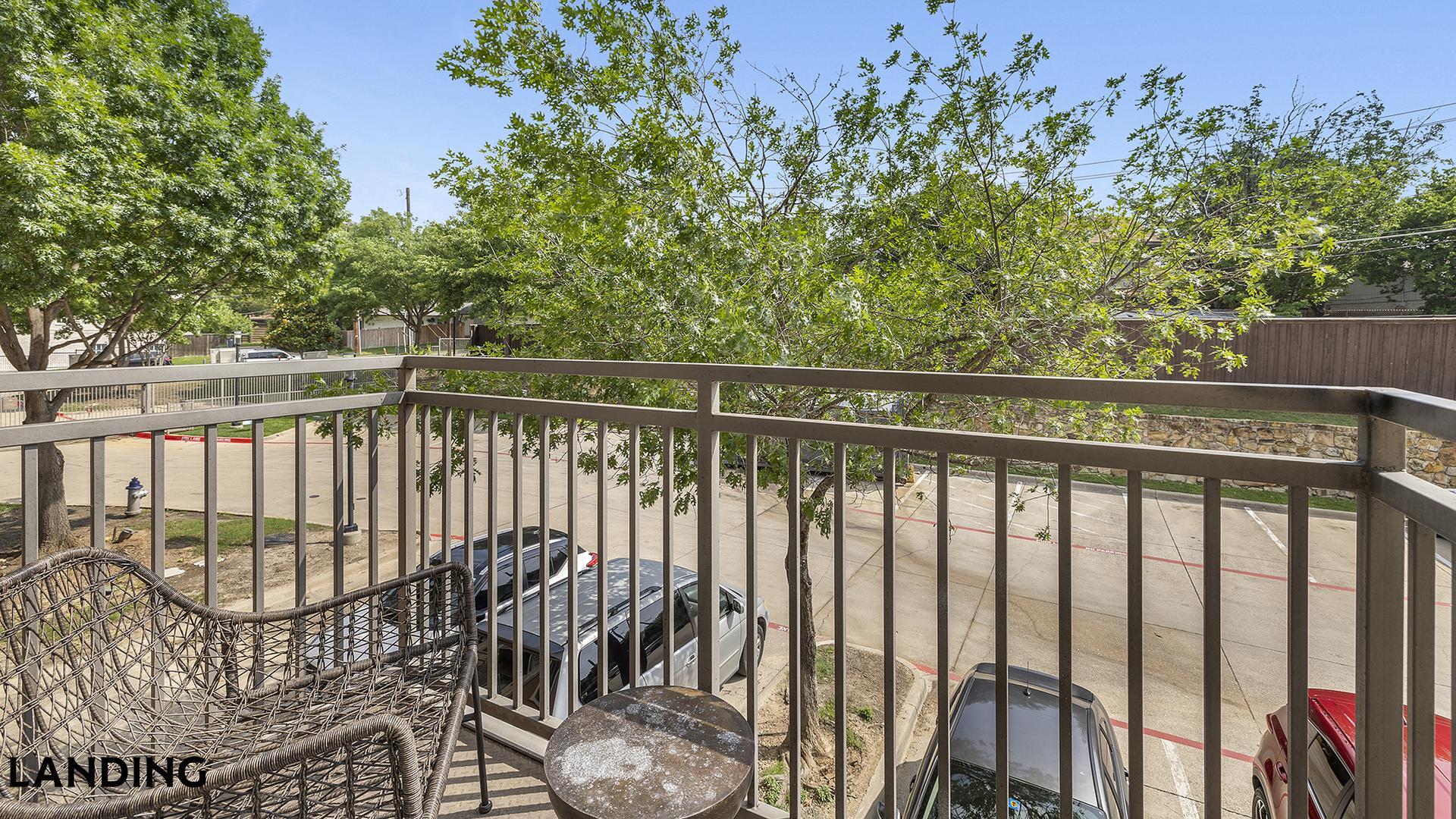 Building Photo - 7373 Valley View Ln