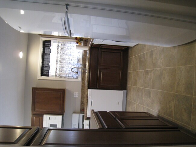 Building Photo - 320 Winthrop Ave