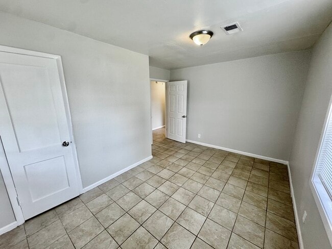 Building Photo - 1623 Harville St