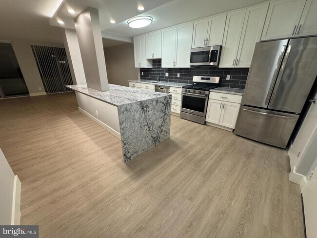 Building Photo - 5101 RIVER Rd