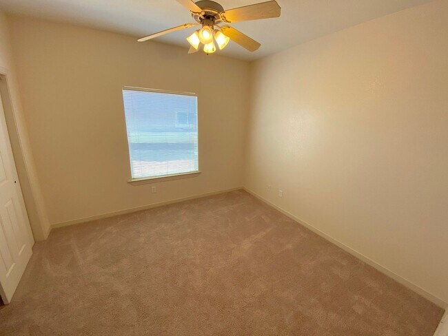 Building Photo - Northeast El Paso/Sandstone Ranch Estates 4 Bed 2.5 Bath Refrig A/C