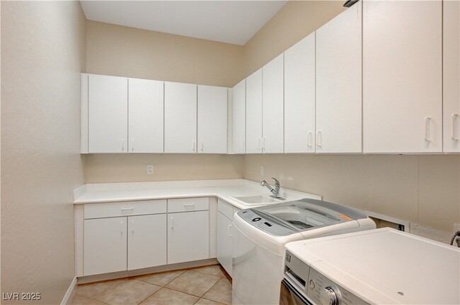 Building Photo - 2732 King Louis St