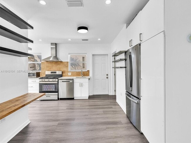 Building Photo - 9324 Byron Ave