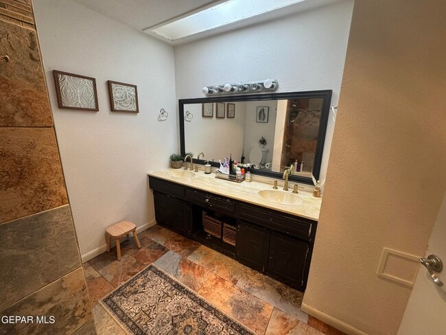 Building Photo - 6417 Pino Real Dr