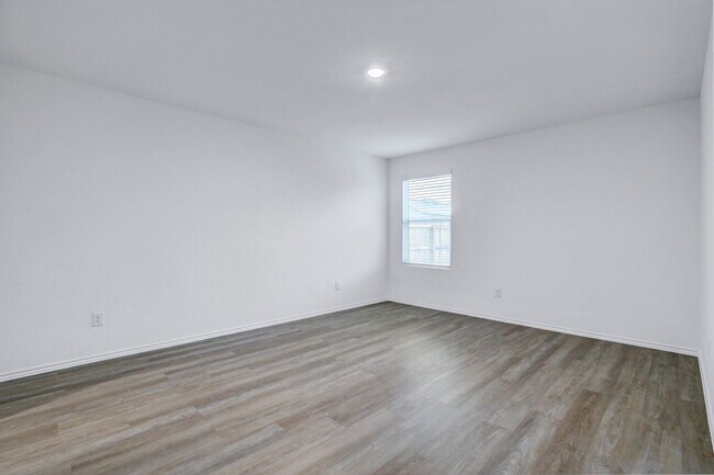 Building Photo - Modern 4-Bedroom Home with Loft, Open Livi...