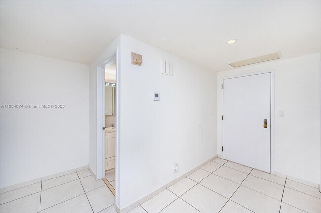 Building Photo - 151 Crandon Blvd