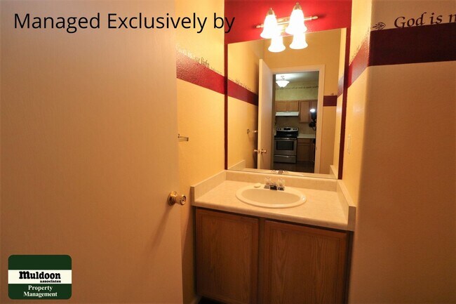 Building Photo - Northeast Pet Friendly Townhome!
