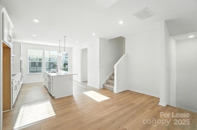 Building Photo - 5033 Westmead Ln