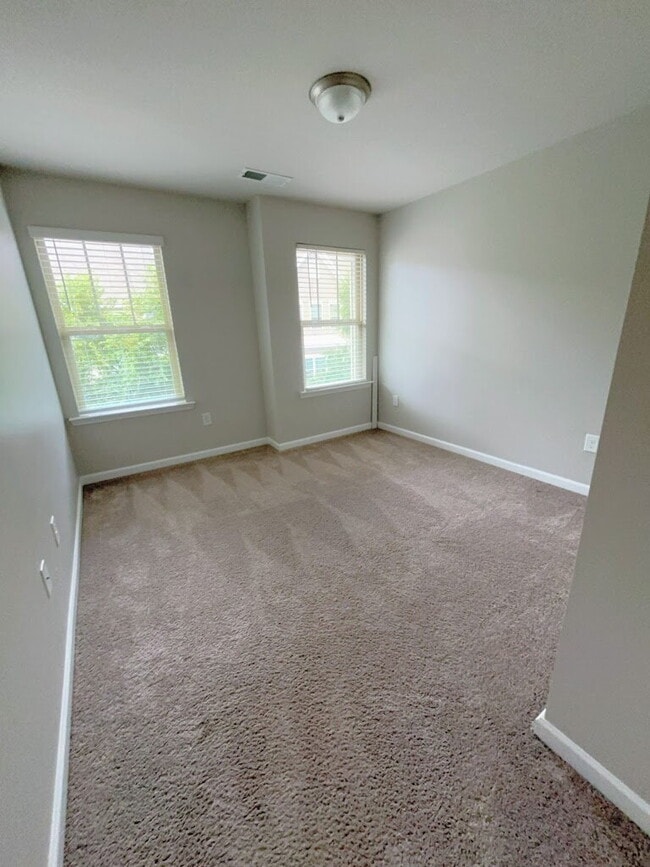 Building Photo - Discover Where Style Meets Function! Spaci...