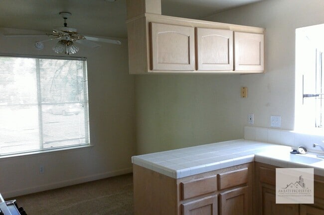 Building Photo - Beautiful Woodward Lake home on a large corner lot.