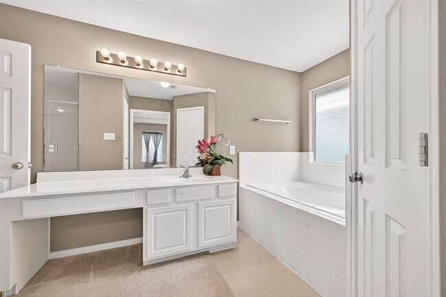 Building Photo - 14744 Branchwest Dr