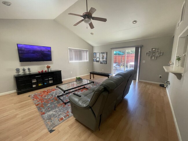 Building Photo - Recently updated 3 bedroom 2 bath Fremont ...