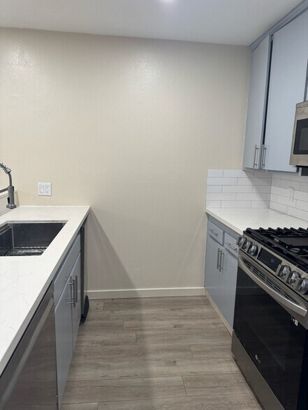 Building Photo - 2757 Bolker Dr