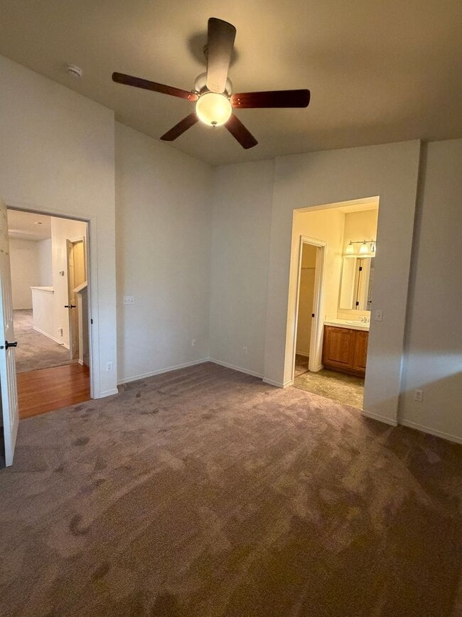 Building Photo - 4244 Edgewater Blvd NE