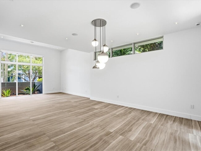 Building Photo - 125 Hampton Ln