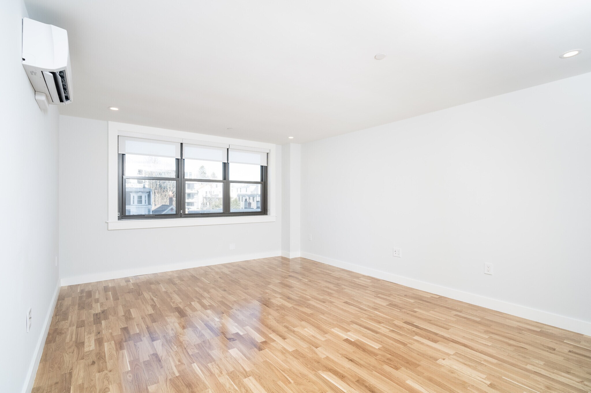 Building Photo - 1410 Columbia Rd