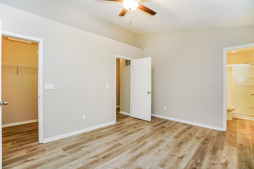 Building Photo - 490 Durham Ln