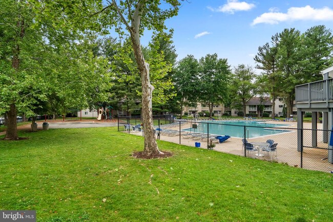 Building Photo - 18050 Chalet Dr