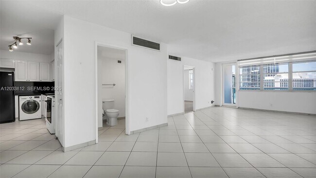 Building Photo - 6770 Indian Creek Dr