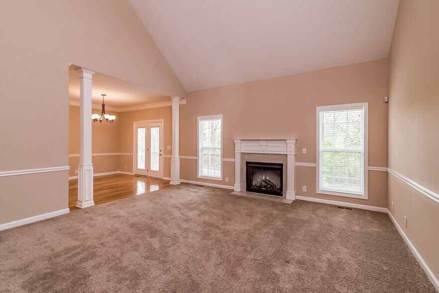 Building Photo - 2137 Aberdeen Cir