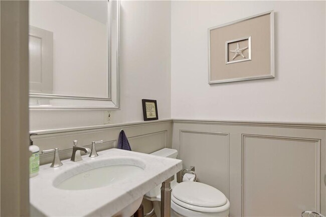 Building Photo - 364 Bellevue Ave