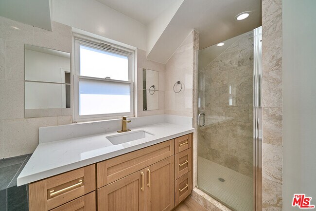 Building Photo - 347 S Highland Ave