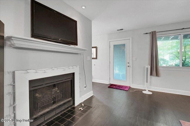 Building Photo - 44 Lake Ave