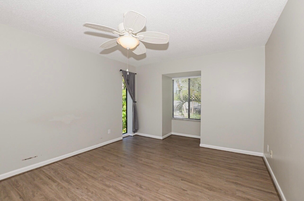 Building Photo - 800 NW Fork Rd