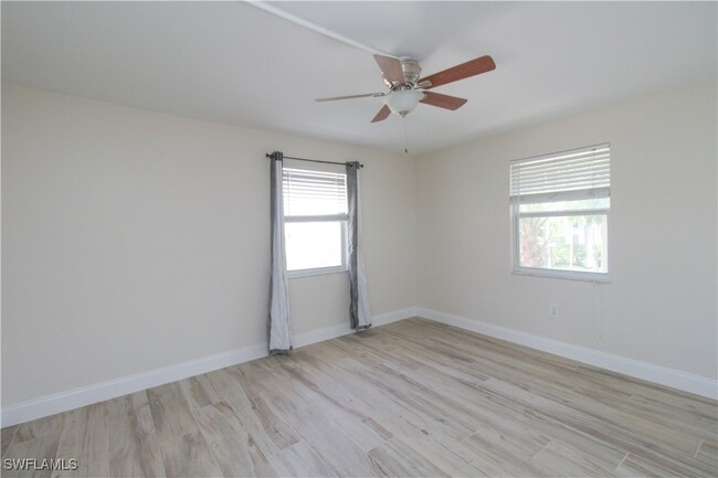 Building Photo - 2102 Alamanda Dr