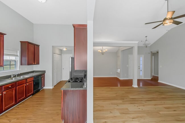 Building Photo - 129 Meadow Ct