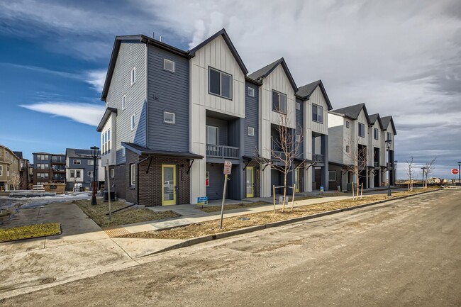 Primary Photo - Stylish 3 bed/4 bath Town Home