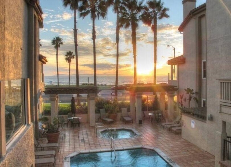 Beachfront spa heated year-round and unheated pool - 1400 Pacific Coast Hwy