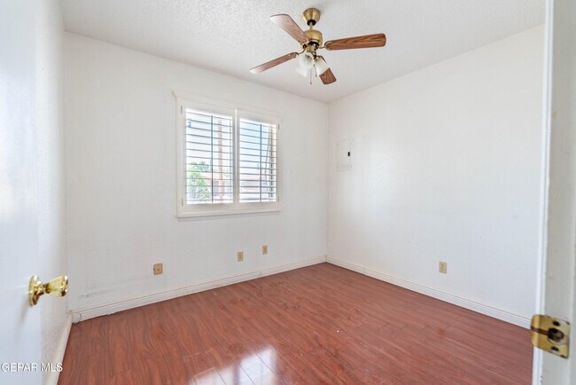 Building Photo - 11516 Meadowbrook Dr