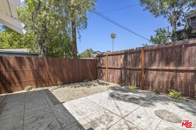 Building Photo - 11151 Hortense St