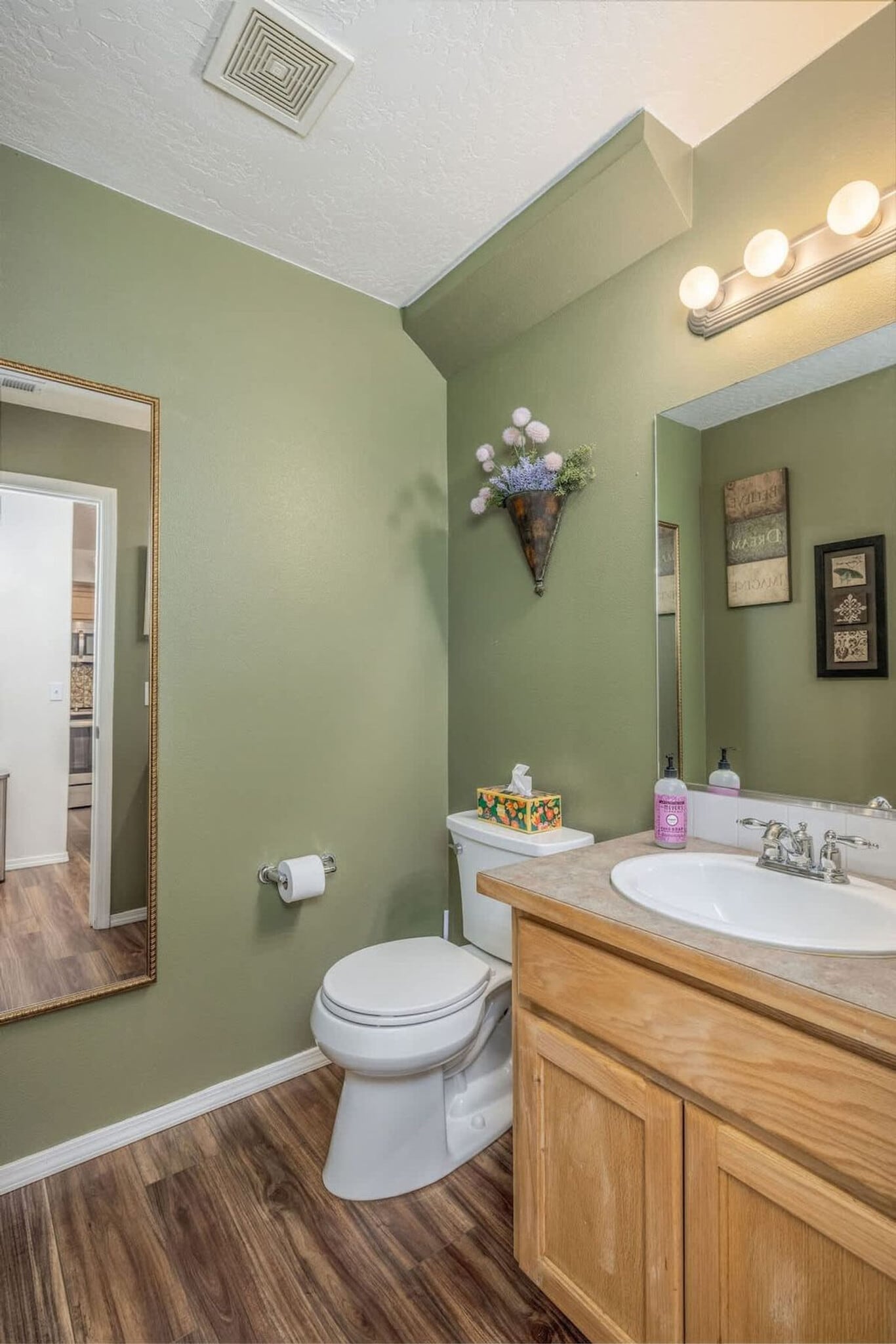 Building Photo - 574 Hydra Pl