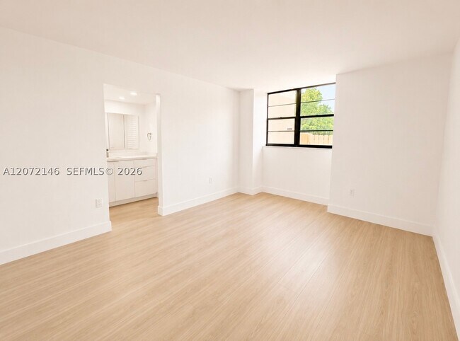 Building Photo - 10985 SW 107th St
