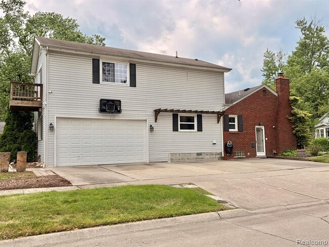 Building Photo - 2111 Earlmont Rd