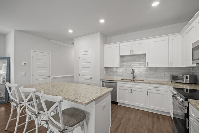 Building Photo - 495 Gov Treutlen Cir