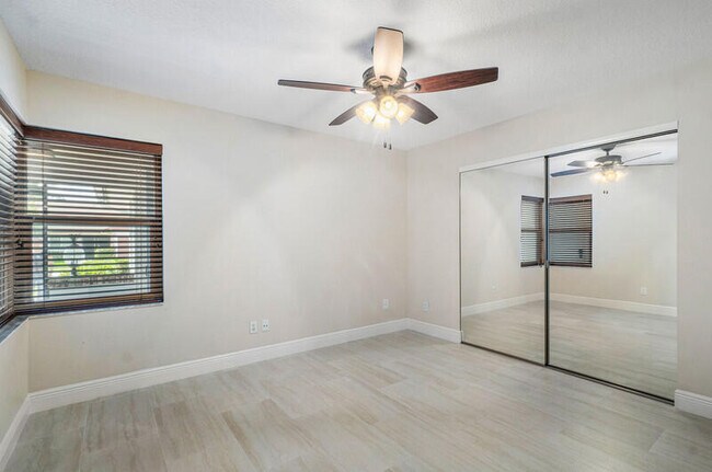 Building Photo - 188 Moccasin Trail N