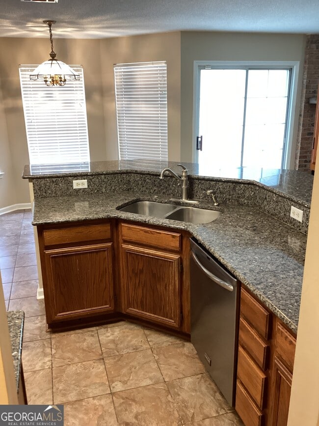 Building Photo - 209 Hallowes Dr