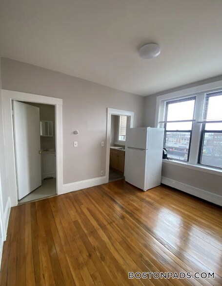 Building Photo - 116-124A Central Ave