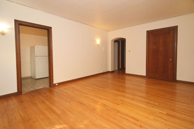 Interior Photo - Redside - The Mulholland