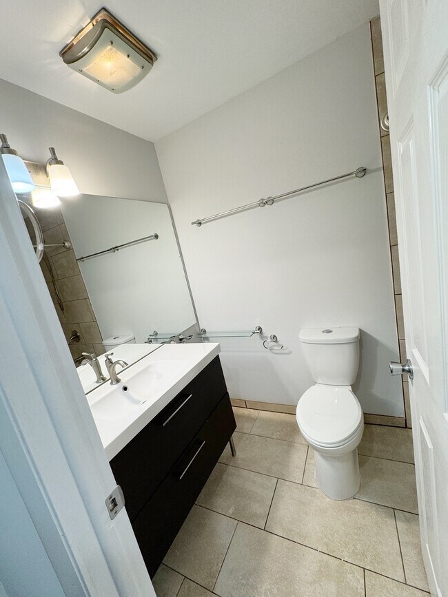 Building Photo - 576 Greystone Ln