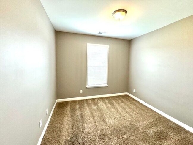 Building Photo - Now Leasing a 5 Bedroom 3 Bath Home In Olive Branch At Stateline