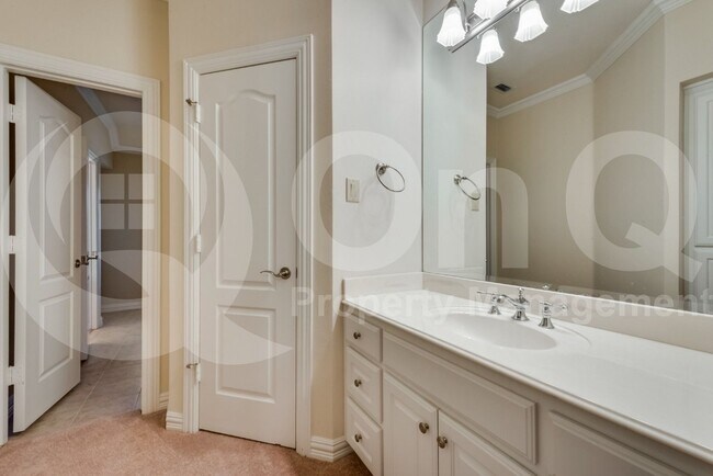 Building Photo - 5224 Longvue Dr