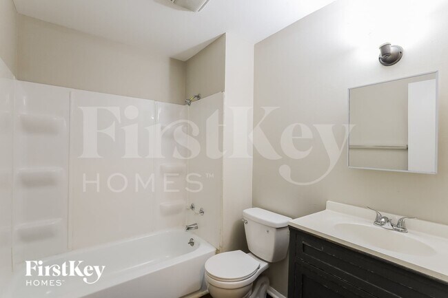 Building Photo - 3618 Ferncliff Ave