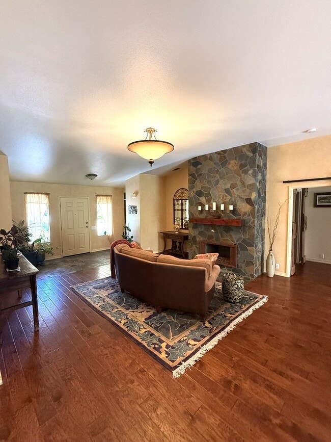 Building Photo - Gorgeous single story 3 bedroom home