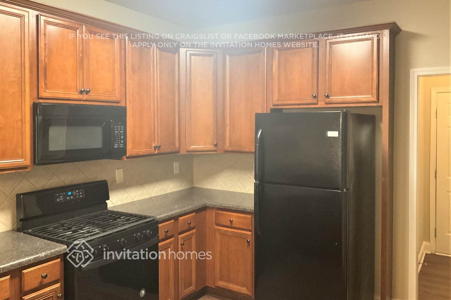 Building Photo - 490 Roland Manor Dr